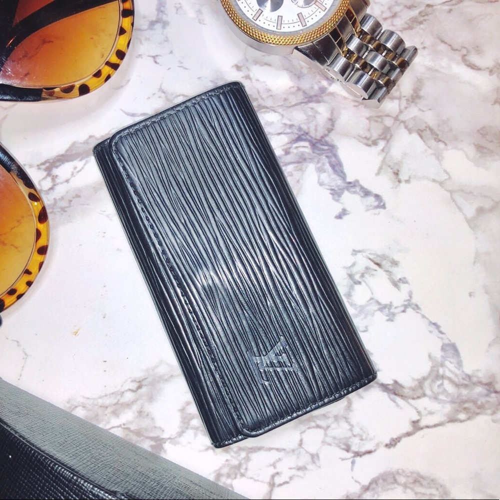🔴SOLD🔴Authentic Louis Vuitton Key Case Black Epi - Picture 1 of 7